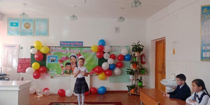 03.02.2020ж "Өзін-өзі тану"Махаббат пен шығармашылық педагогикасы" онкүндігінің айсында "Алтын жүрек анамыз атты мәнерлеп оқу байқау өткізілді.
