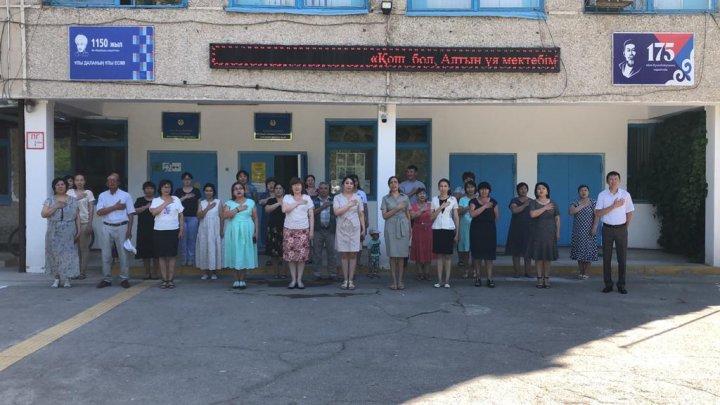 № 47 орта  мектебінде 2020 жылдың 4 маусым күні - Қазақстан  Республикасының мемлекеттік рәміздер  күніне орай ұжым қызметкерлері бір мезгілде мемлекеттік Гимнді орындады.