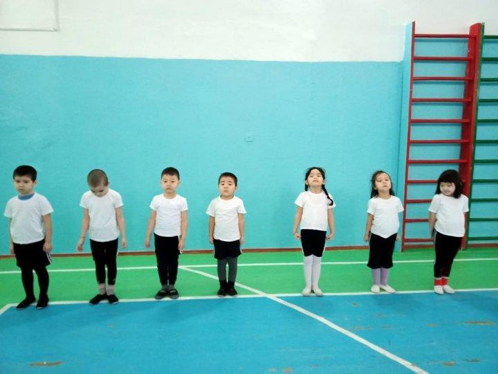 Тақырыбы: «Жас спортсмендер»тМақсаты: Өсіп келе жатқан жас ұрпақтың денсаулығын сақтау және нығайту, дене жаттығуларын жасауға қызығушылықтарын арттыру, қимылдық іскерлігін жақсартуға тырысу, оларды дұрыс және нақты орындай білуге үйрету.