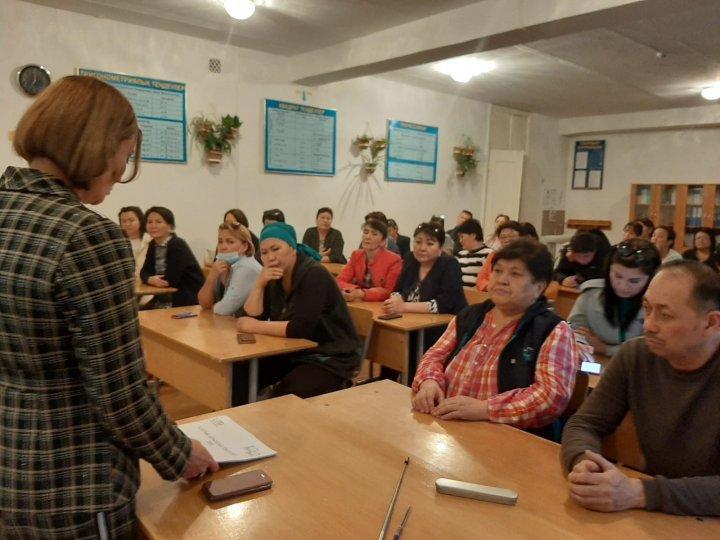 Тараз қаласы, №47 орта мектептің 11-сынып ата – аналарымен  13 сәуір күні 2021-2022 оқу жылының ІІІ  тоқсан қорытындысы бойынша  жиналыс өтті.    ҰБТ өткізудің ерекшеліктері мен қорытынды аттестаттау туралы ережелері таныстырылды.