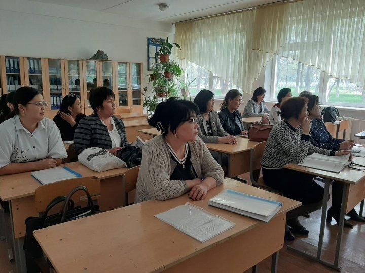 Тараз қаласы, №47 орта мектептің 11-сынып пән мұғалімдерімен ҰБТ-ға, қорытынды аттестаттауға дайындық барысын күшейту, білім сапасын арттыру мақсатында штаб отырысы өткізілді.