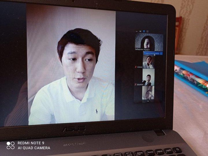 Амирханов Аман Жансейтұлы, 2014 жылы мектепті бітірдім, С.Сейфуллин атындағы Қазақ агротехникалық университетінің сәулет және дизайн мамандығын бітірдім, қазір осы оқу орнының магистрантымын, әзірге тұрақты жұмысым жоқ стипендиям бар, қосалқы кеш жүр