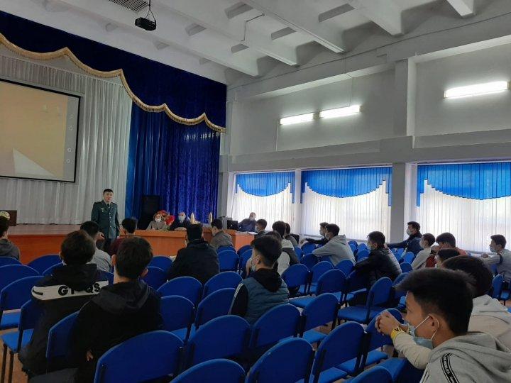 Тараз қаласы, 47 орта мектептің 11-сынып оқушыларына Ұлттық қауіпсіздік комитеті шекара қызметінің академиясына талапкер дайындау орталығы өкілдері мамандық таңдау аясында жұмыс жүргізді.